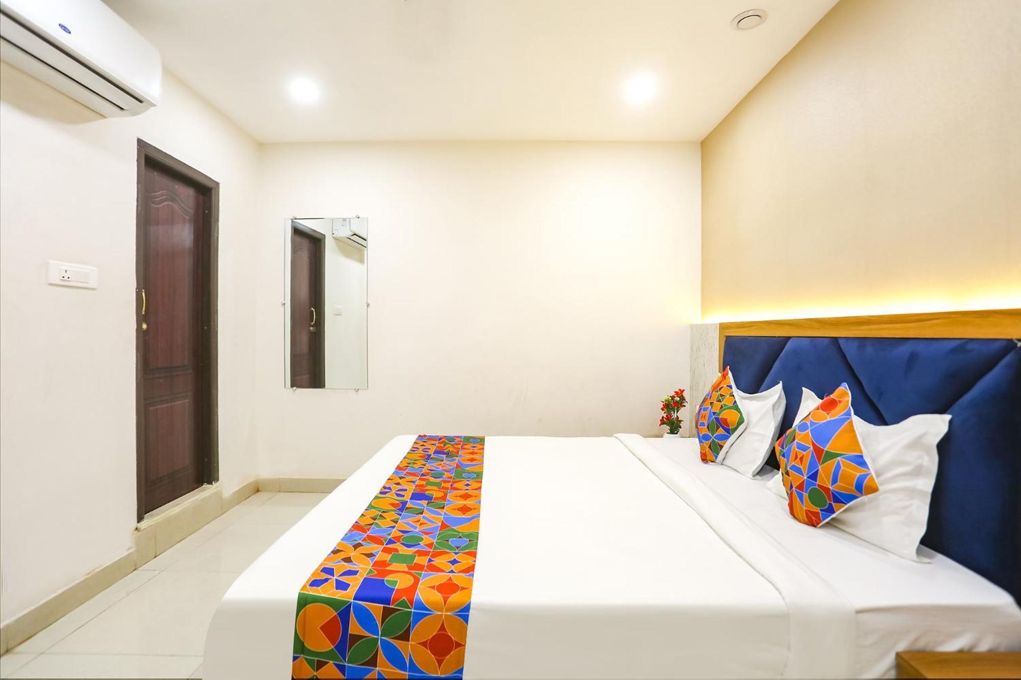 Fabhotel Hari Kunj 900 M From Kashi Vishwanath Temple พาราณสี ภายนอก รูปภาพ