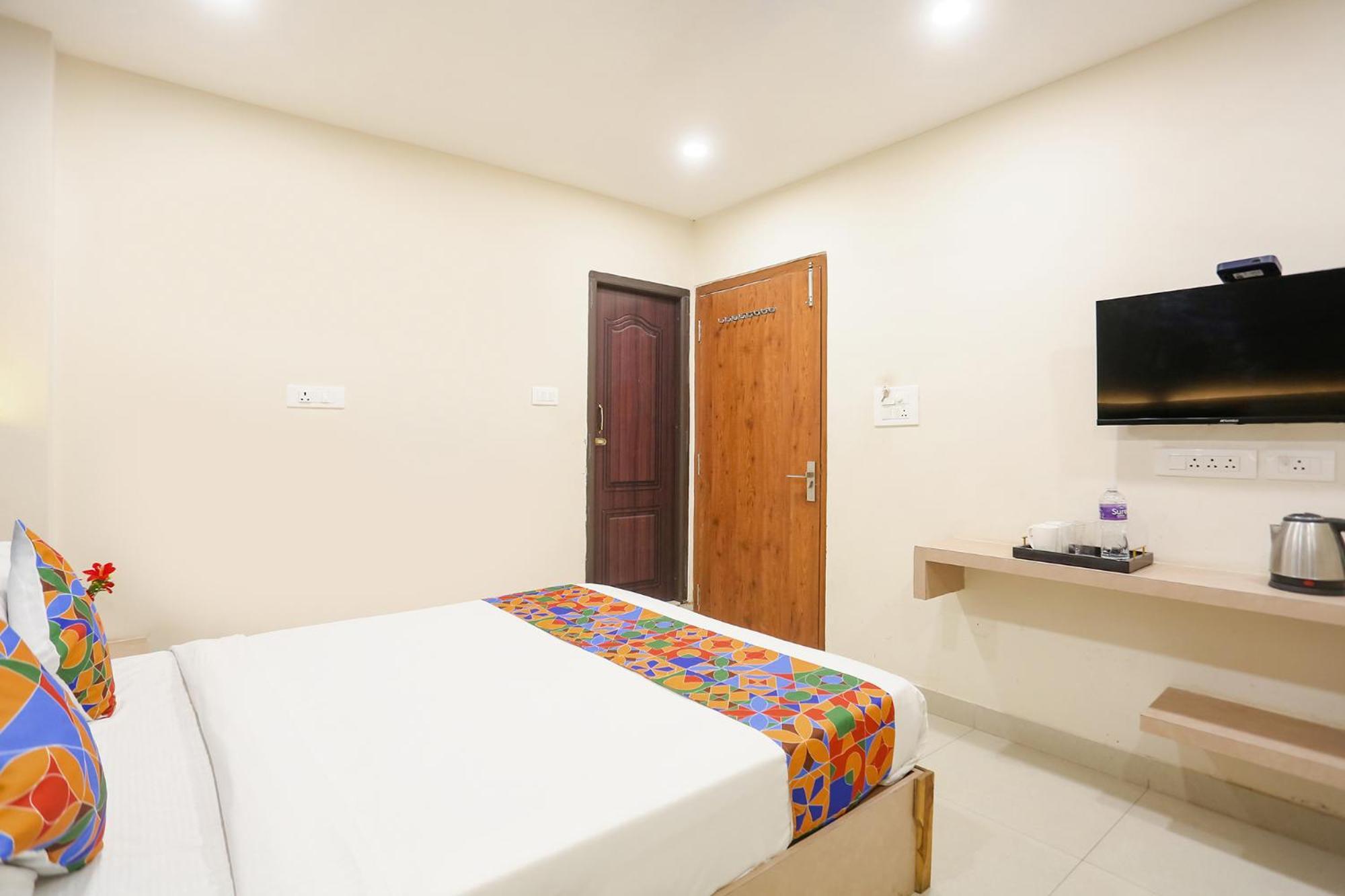 Fabhotel Hari Kunj 900 M From Kashi Vishwanath Temple พาราณสี ภายนอก รูปภาพ