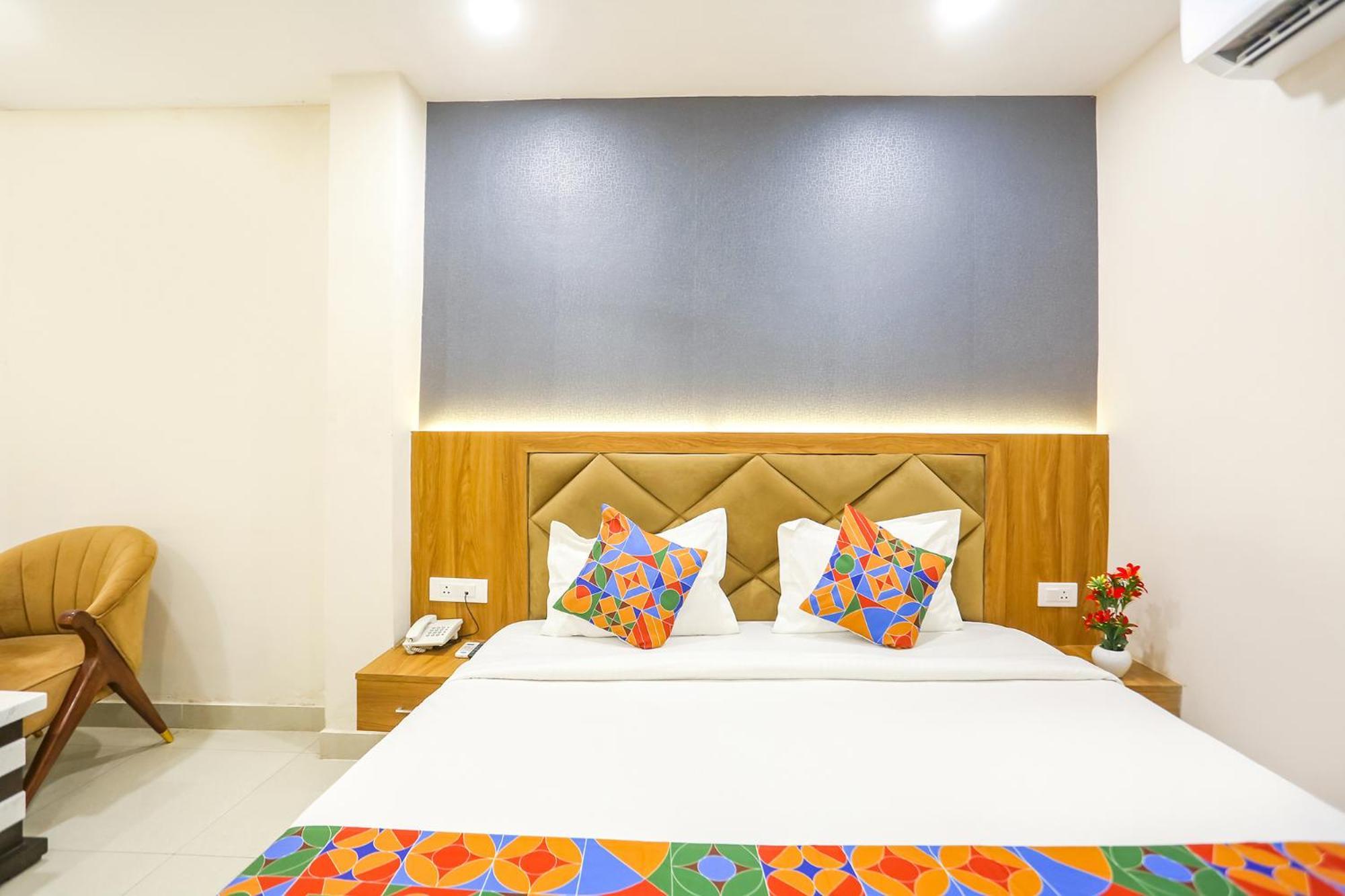 Fabhotel Hari Kunj 900 M From Kashi Vishwanath Temple พาราณสี ภายนอก รูปภาพ