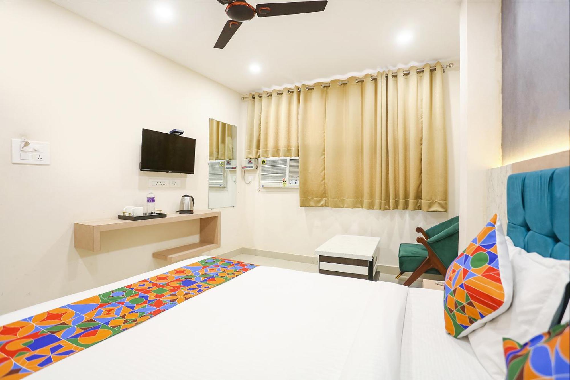 Fabhotel Hari Kunj 900 M From Kashi Vishwanath Temple พาราณสี ภายนอก รูปภาพ