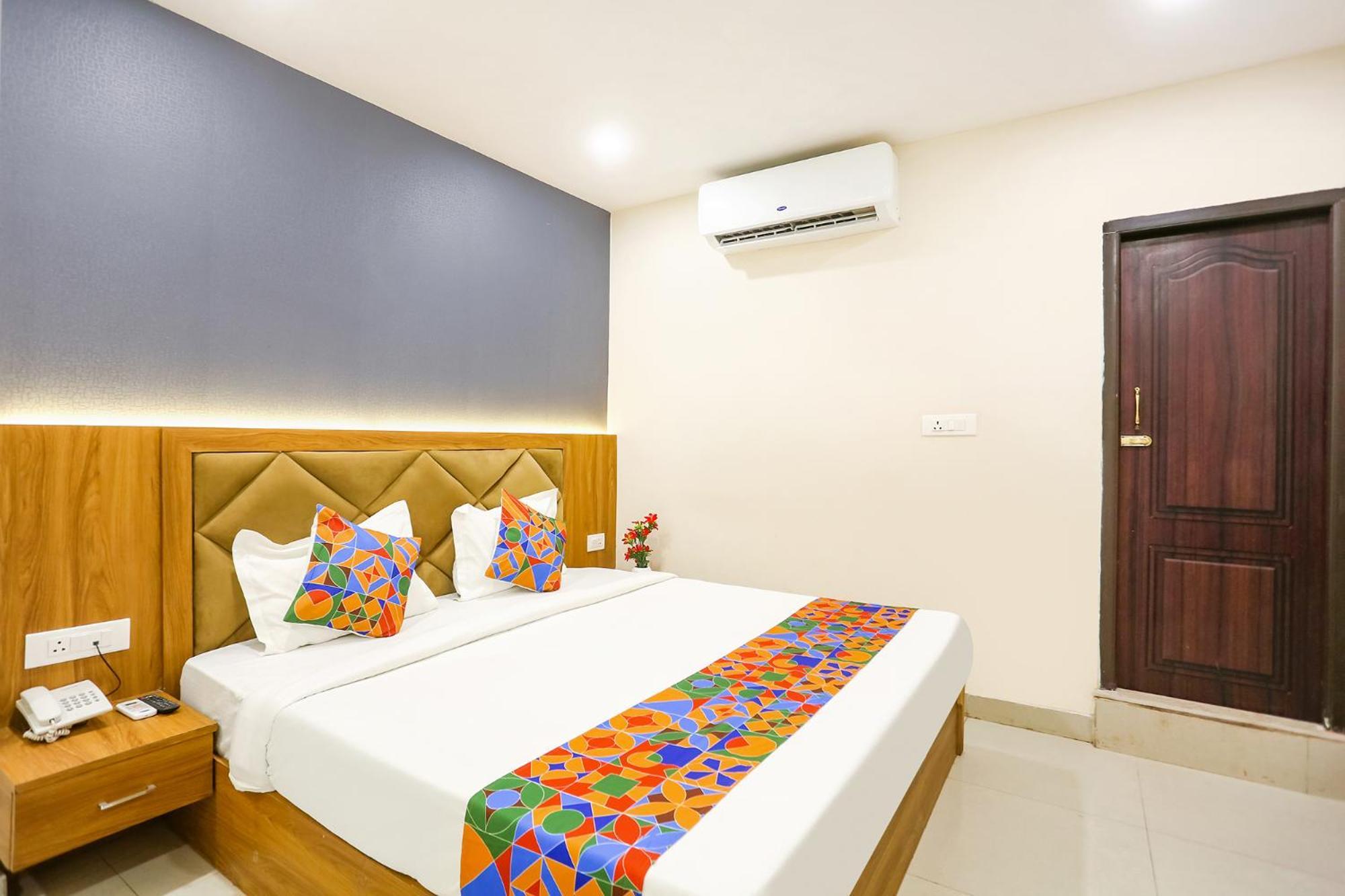 Fabhotel Hari Kunj 900 M From Kashi Vishwanath Temple พาราณสี ภายนอก รูปภาพ