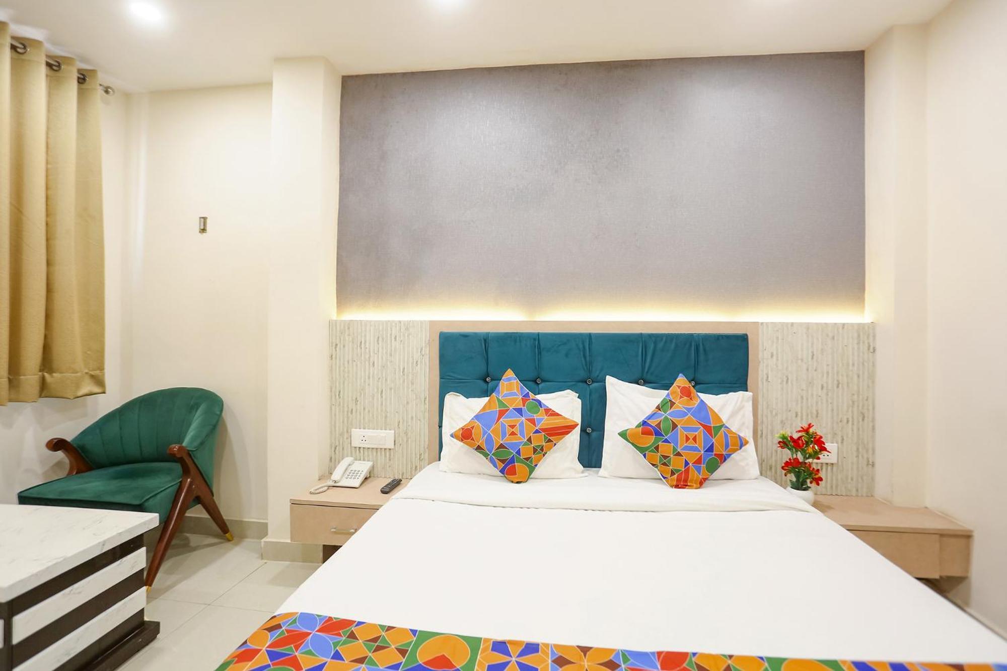 Fabhotel Hari Kunj 900 M From Kashi Vishwanath Temple พาราณสี ภายนอก รูปภาพ