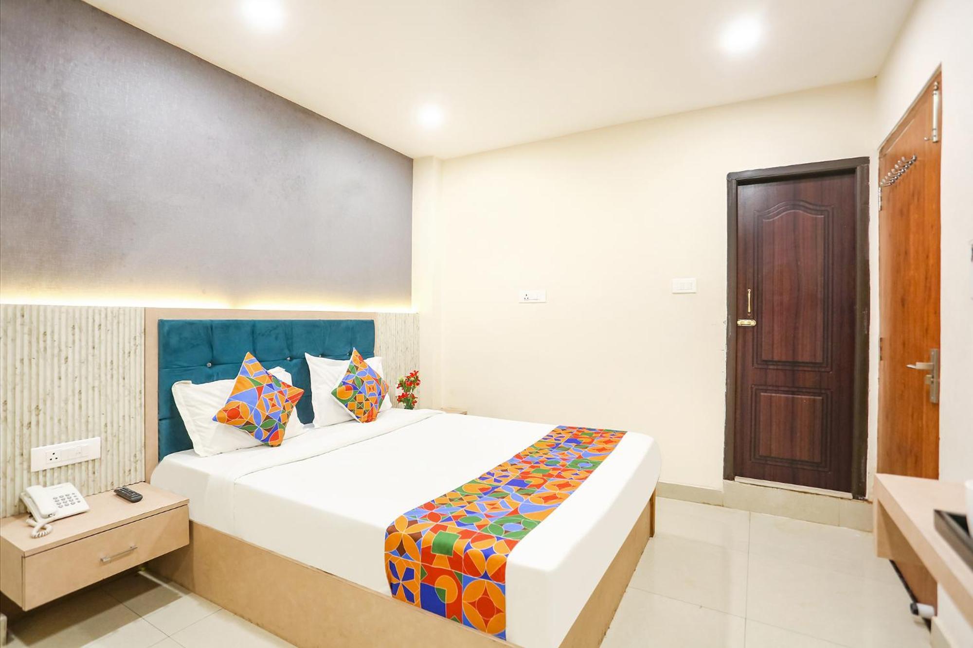 Fabhotel Hari Kunj 900 M From Kashi Vishwanath Temple พาราณสี ภายนอก รูปภาพ